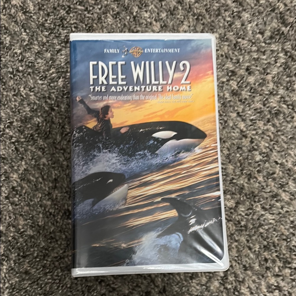 Free Willy 2 VHS Tape Warner Brothers
